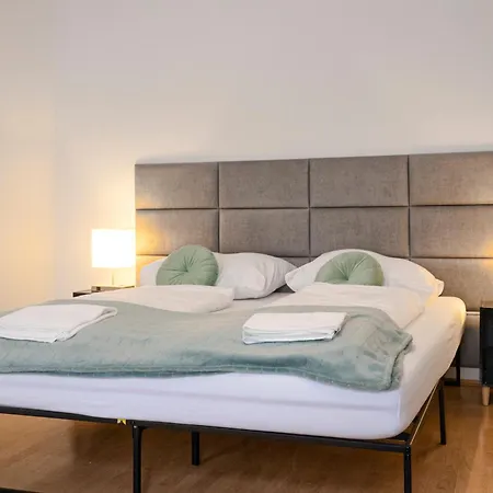 Amazing 2br Shared Only 7 Min To Wiener Stadthalle Apartment