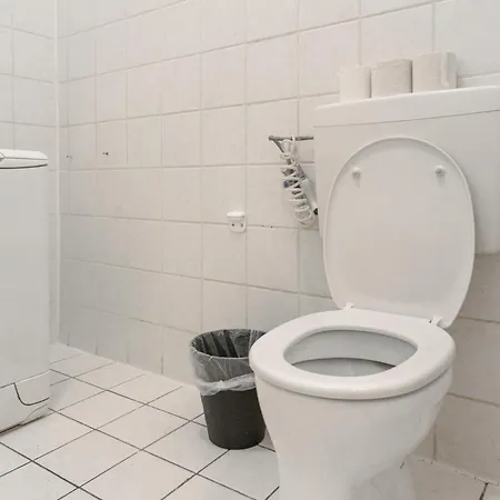 Apartment Amazing 2br Shared Only 7 Min To Wiener Stadthalle *