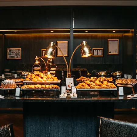 Hilton Plaza Hotel 4*