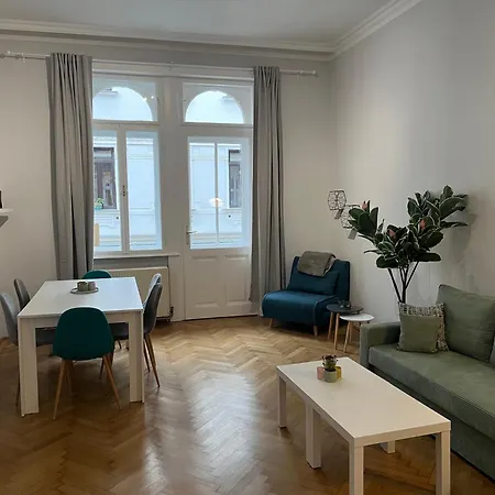 Grosszuegiger Wiener Altbau Gleich Neben Schoenbrunn * Vienna