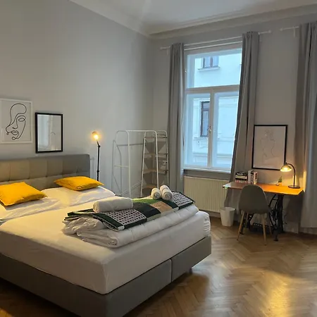 Apartment Grosszuegiger Wiener Altbau Gleich Neben Schoenbrunn *