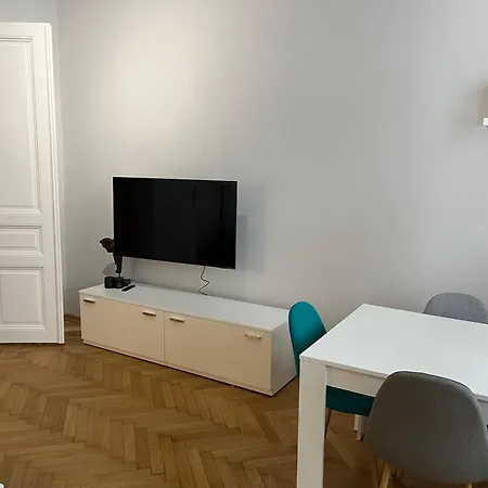 Apartment Grosszuegiger Wiener Altbau Gleich Neben Schoenbrunn Vienna