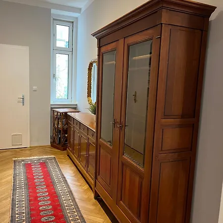 Apartment Grosszuegiger Wiener Altbau Gleich Neben Schoenbrunn Vienna