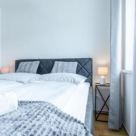 Trendy - Modern 1br & 1lr In Center Apartamento Viena