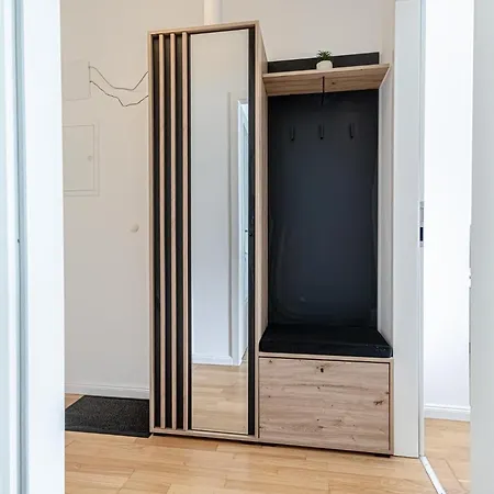 Trendy - Modern 1br & 1lr In Center *