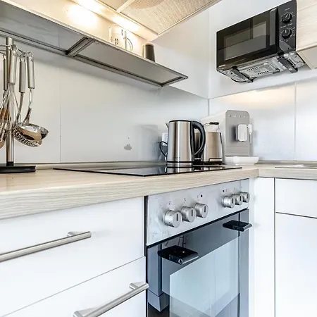 Trendy - Modern 1br & 1lr In Center * Viena