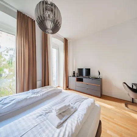 Stylish Nest For 4