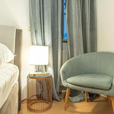 Living, Suburban Feel 1br Apt. At Prime Spot