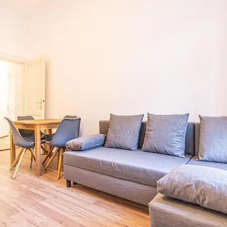 Living, Suburban Feel 1br Apt. At Prime Spot Apartment