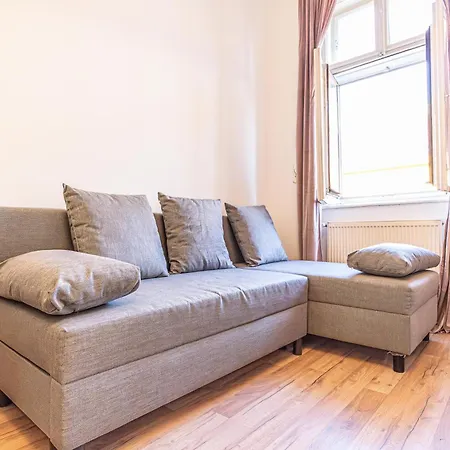 Living, Suburban Feel 1br Apt. At Prime Spot Apartment *
