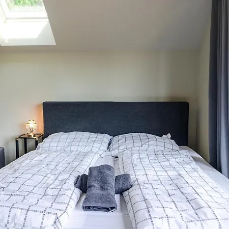 Apartment Exquisite In Shared With Garden & Parking *