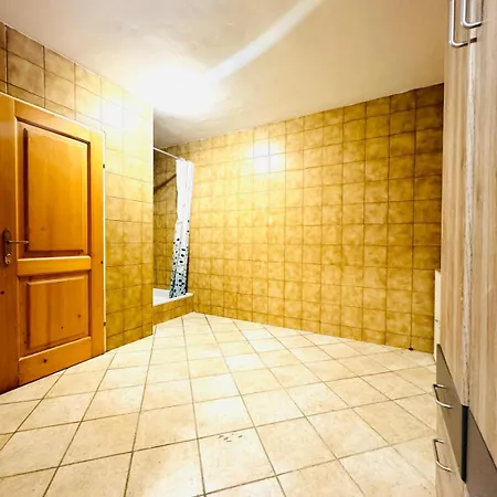 Apartment Exquisite In Shared With Garden & Parking