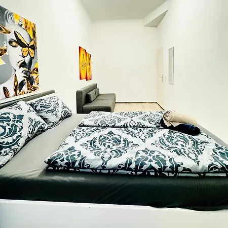 Comfy 3br In A Shared Apt, 10min To Fac Platz Apartament