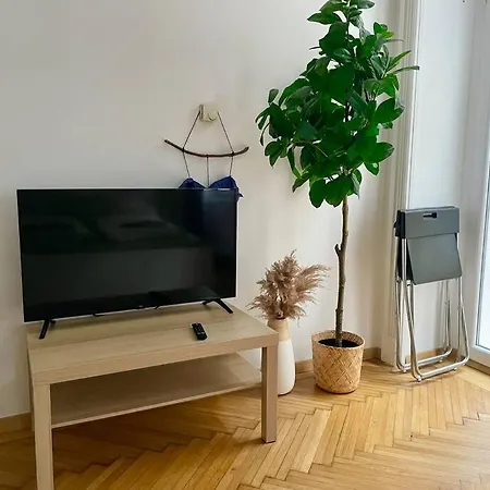 Premium With Terrace - Free Parking Apartment *