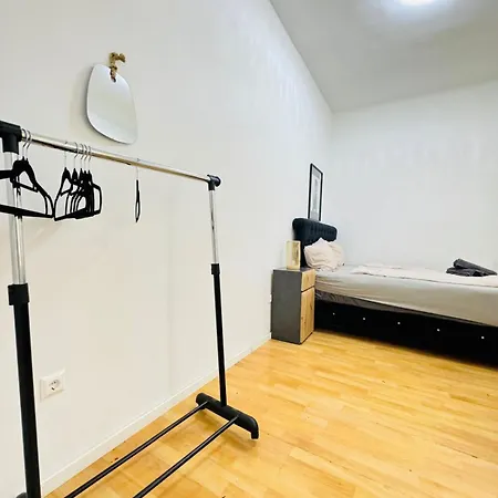 10 Bedroom For Groups, 8-min To Rathausplatz Apartamento Viena