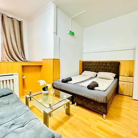 Apartamento 10 Bedroom For Groups, 8-min To Rathausplatz *