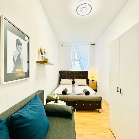 Apartamento 10 Bedroom For Groups, 8-min To Rathausplatz *