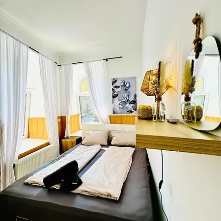 Apartamento 10 Bedroom For Groups, 8-min To Rathausplatz *