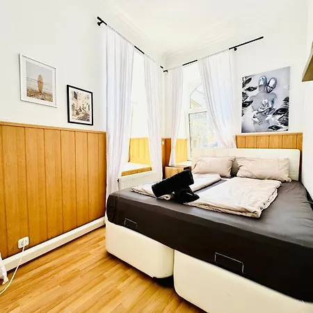 Apartamento 10 Bedroom For Groups, 8-min To Rathausplatz *
