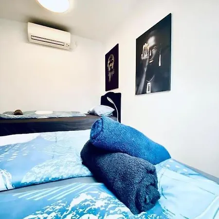 Lovely 2br And 1lr Apt, Up To 10p, Very Central Apartment *