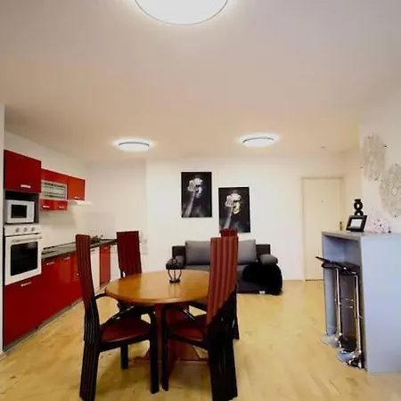 Apartment Lovely 2br And 1lr Apt, Up To 10p, Very Central
