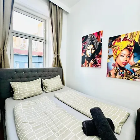 Cozy 9br Shared Apartment, Only 12min Walk To Augarten * Viena
