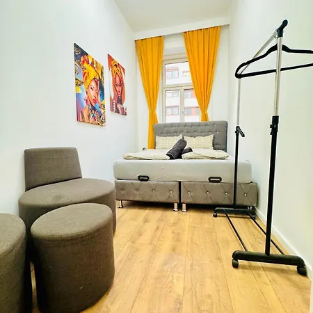 Cozy 9br Shared Apartment, Only 12min Walk To Augarten Apartment Wien