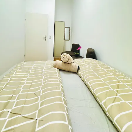 Cozy 9br Shared Apartment, Only 12min Walk To Augarten Apartamento Viena