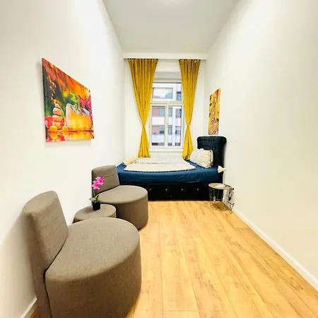 Cozy 9br Shared Apartment, Only 12min Walk To Augarten