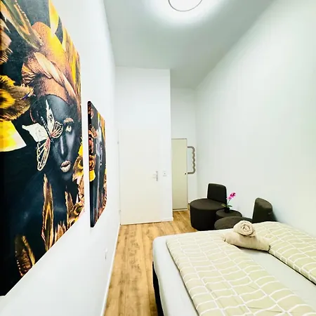 Cozy 9br Shared Apartment, Only 12min Walk To Augarten Wien