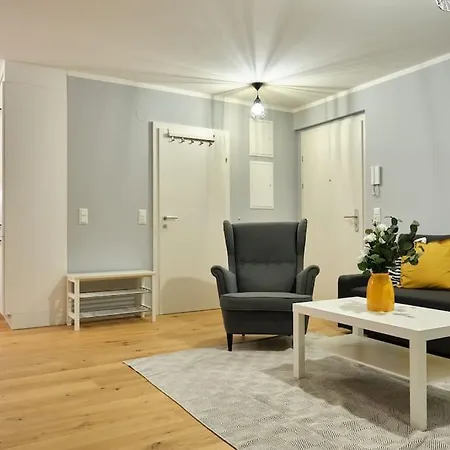 Free Parking I Balcony I 5 Min To Train Station Apartman