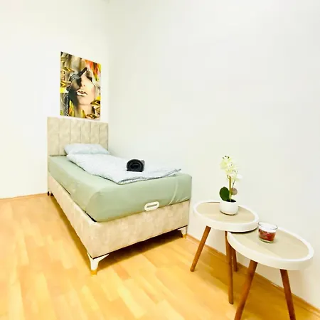 Bright 5br Shared W Great Transport Link Apartman Bécs