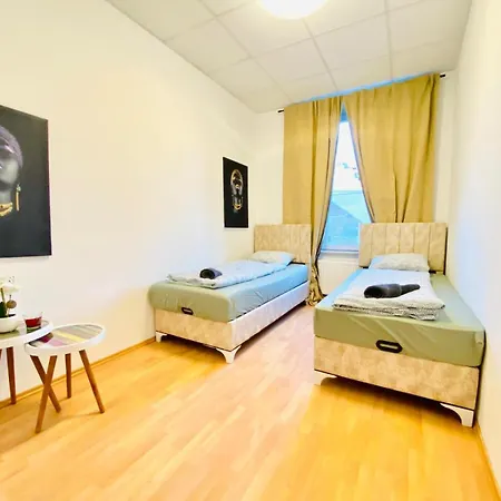 Bright 5br Shared W Great Transport Link Apartman Bécs