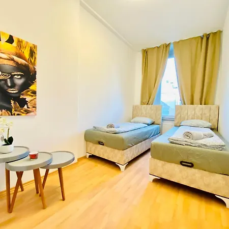 Bright 5br Shared W Great Transport Link Apartman *