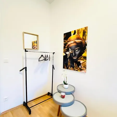Bright 5br Shared W Great Transport Link Apartman Bécs