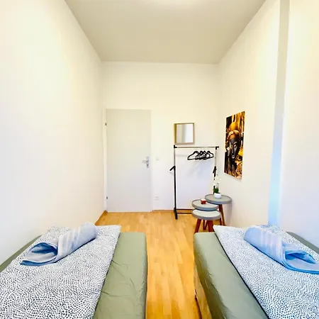 Bright 5br Shared W Great Transport Link *