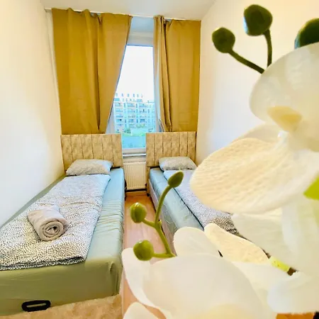 Apartman Bright 5br Shared W Great Transport Link