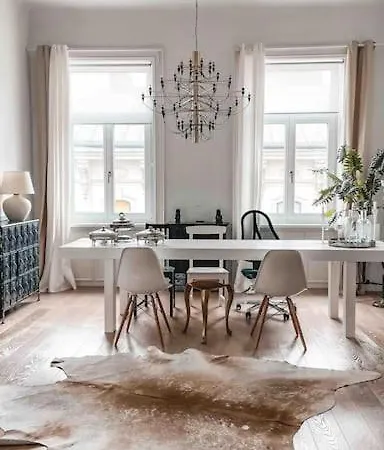 Apartment Designer Flat, Fully Furnished & Sunny *