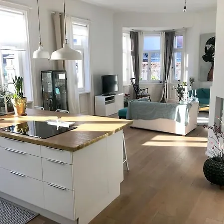 Designer Flat, Fully Furnished & Sunny Vienna