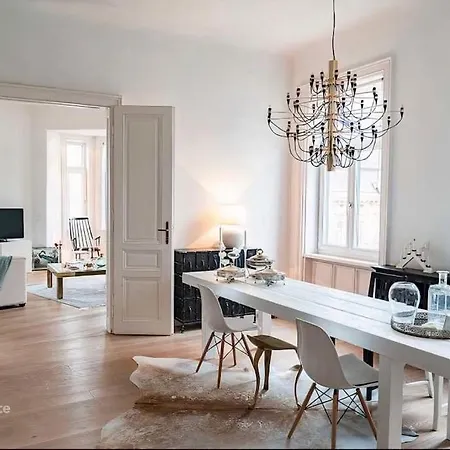 Designer Flat, Fully Furnished & Sunny * Vienna