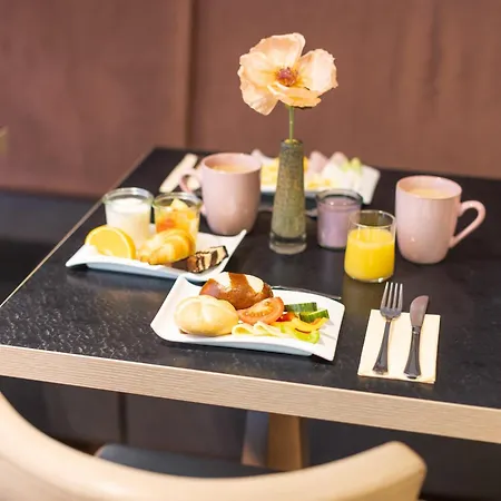 Leonardo Westbahnhof 4*