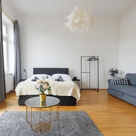 Cozy Center Apartment