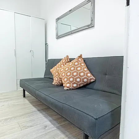 Modern Suitable For Longstays Apartment *