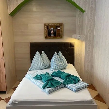 Viktoria Hostal