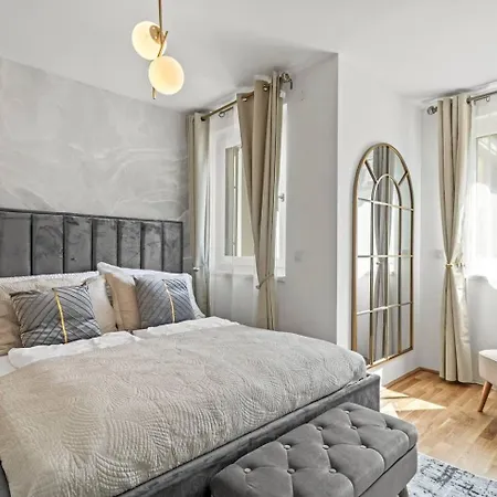 Balkon I Tiefgaragen Parkplatz I 5 Min Zum Einkaufszentrum I Schnelles Wlan Apartment *