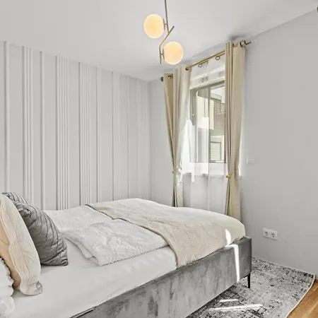 Balkon I Tiefgaragen Parkplatz I 5 Min Zum Einkaufszentrum I Schnelles Wlan * Vienna