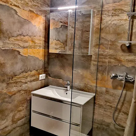 Central - 2 Bdrm * Vienna