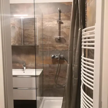 Central - 2 Bdrm Apartment