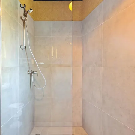 Black - Whirlpool Terrace - Free Parking - Wifi Apartamento Viena