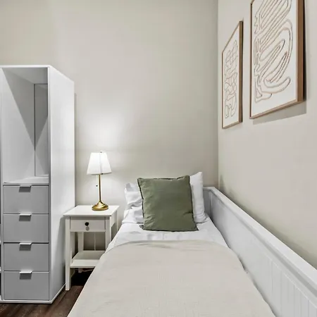 Apartment Balkon I Close To S-bahn I 5 Minutes To Mall *